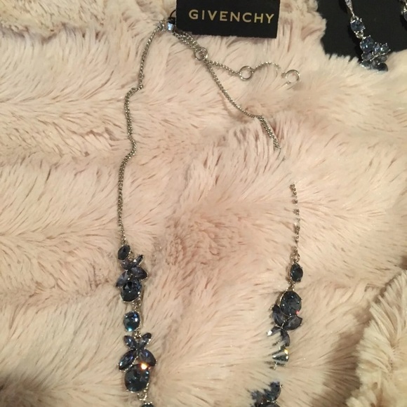 Givenchy Necklace - Picture 5 of 5
